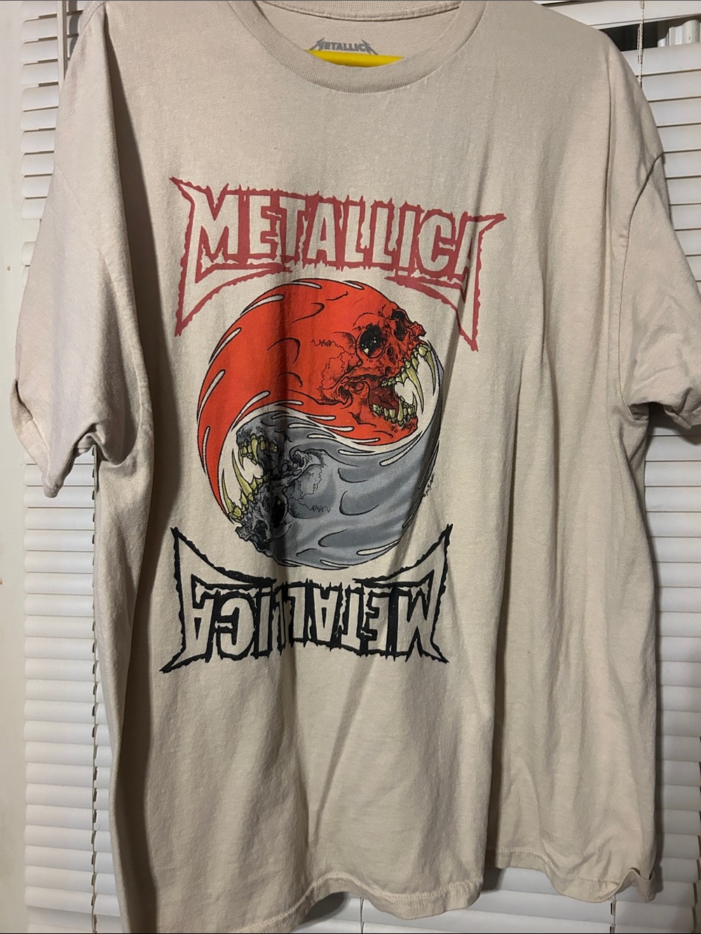 Metallic Graphic Short Sleeve Tee in Beige with Red & Gray Skull Motif